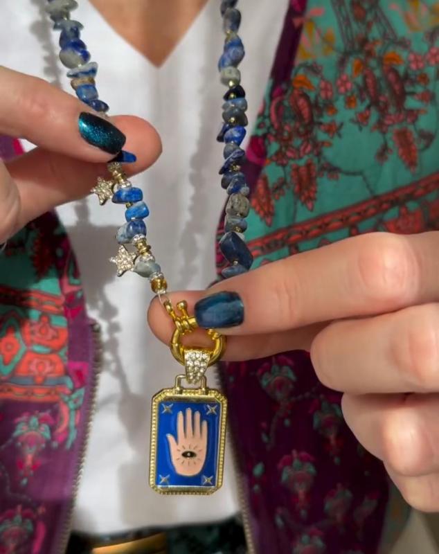 Imagen ilustrativa de Collar protección hippie