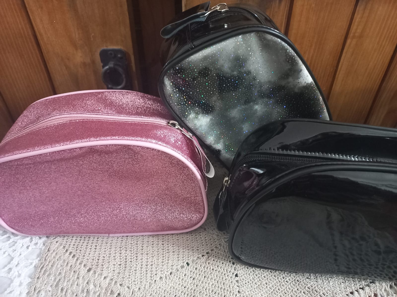 Imagen ilustrativa de Porta cosméticos de charol