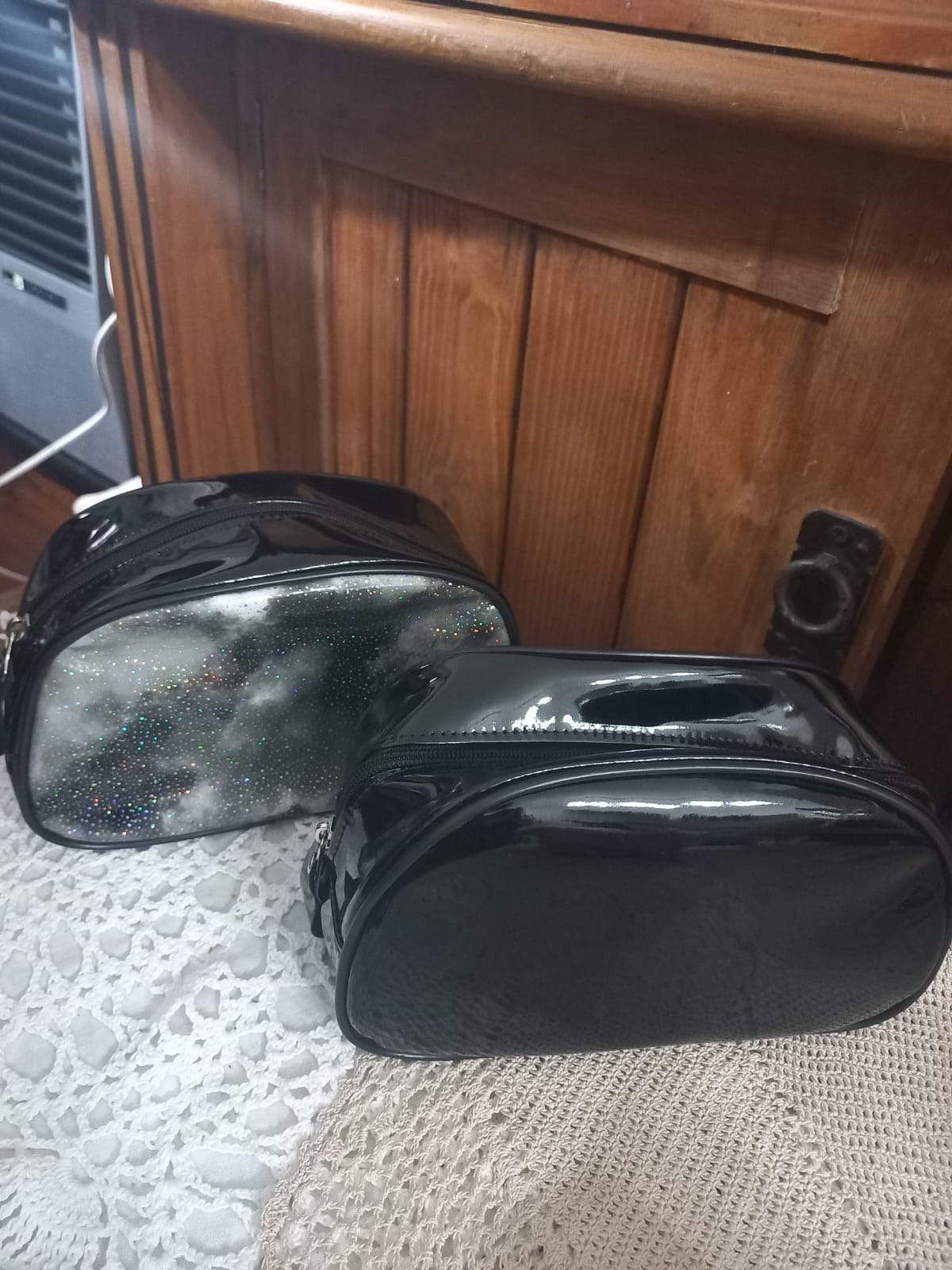 Imagen ilustrativa de Porta cosméticos de charol